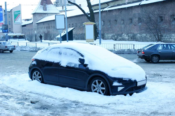 Egy Fekete Autó Beszorult Hóesésben Város Utca — Stock Fotó