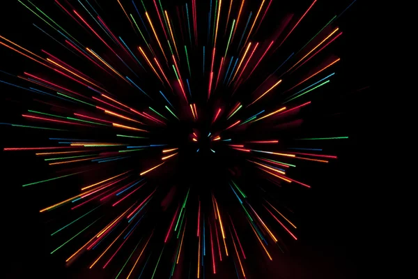 Vuurwerk, gekleurde spatten van licht tegen een donkere achtergrond — Stockfoto