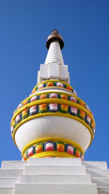 Moğolistan'da beyaz stupa