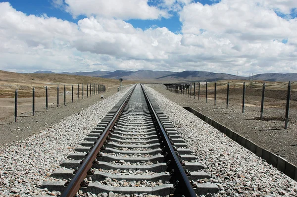 Tibet Kadar Uzanan Demiryolu Rayları — Stok fotoğraf