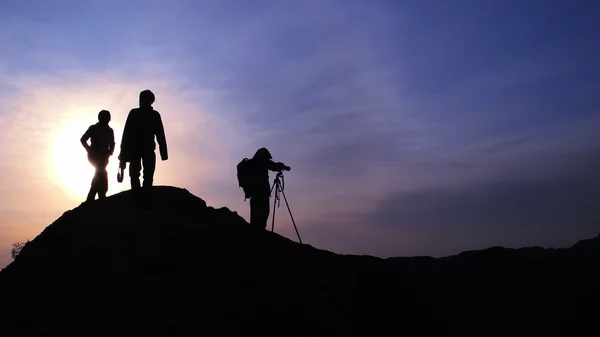 Silhouette of photographers at sunrise — Stock Photo, Image