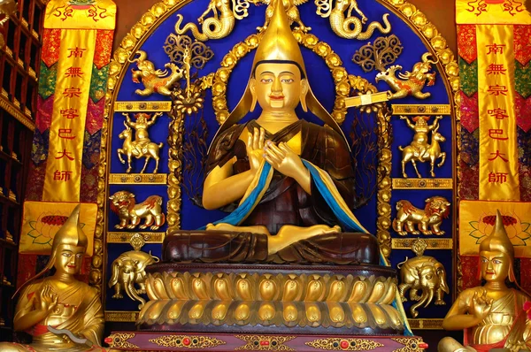 Golden buddha sculpture — Stock Photo, Image