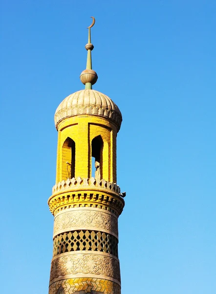 Orientační Žlutý Střechy Slavné Mešity Modrou Oblohu Jako Pozadí — Stock fotografie