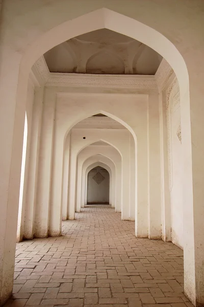 一个典型的伊斯兰建筑的内部视图 — 图库照片