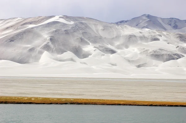 Kar Dağları Kış Manzara — Stok fotoğraf