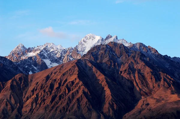 Kar Dağları Kış Manzara — Stok fotoğraf