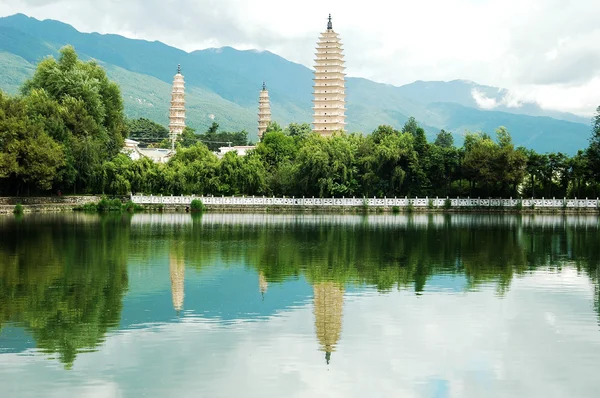 Monumenten van de beroemde drie pagodes — Stockfoto
