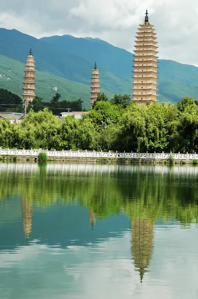 Ünlü üç pagodadan yerlerinden — Stok fotoğraf