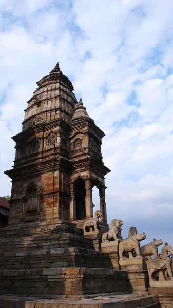 具有里程碑意义的历史佛塔在尼泊尔加德满都 — 图库照片