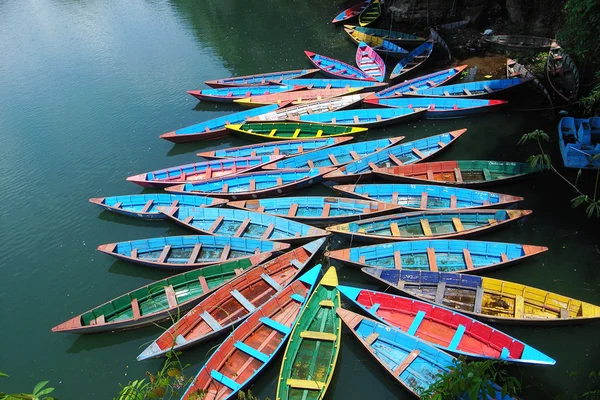 Färgglada turbåtar — Stockfoto
