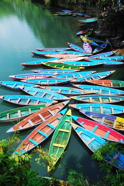 Coloridos barcos turísticos —  Fotos de Stock