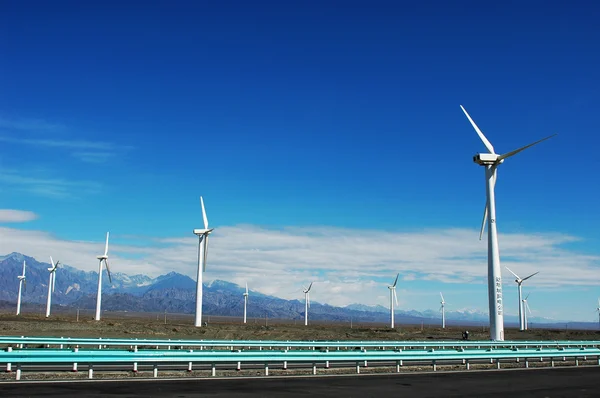 Wind turbine generatorer — Stockfoto
