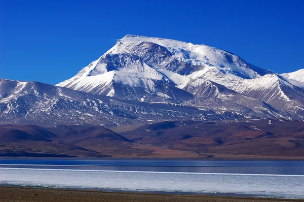 Paesaggio Montagne Innevate Lago Blu Tibet — Foto Stock