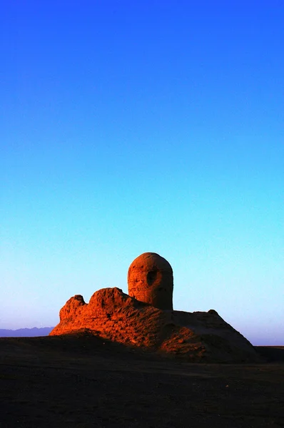 Mijlpaal Van Een Oud Kasteel Ruïnes Woestijn Bij Zonsopgang — Stockfoto