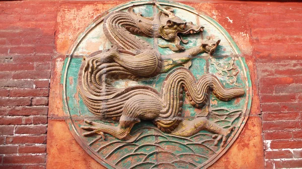Esculturas antigas de dragão — Fotografia de Stock