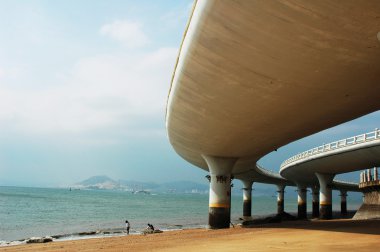 Highway Köprüsü'nde beach