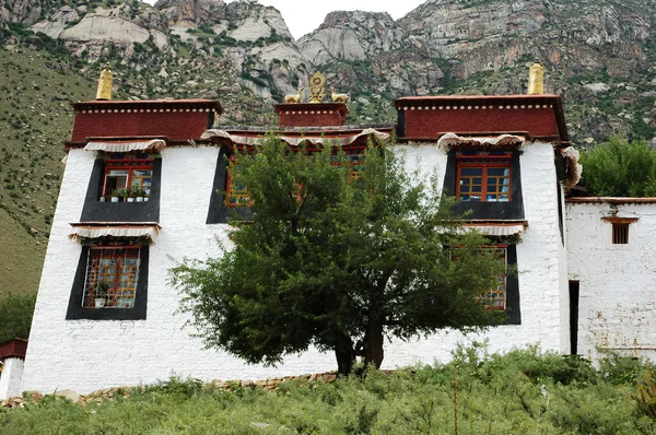 ラサでチベットのラマ寺 — ストック写真