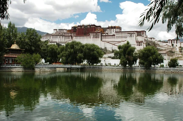 Palácio Potala em Lhasa Tibete — Fotografia de Stock