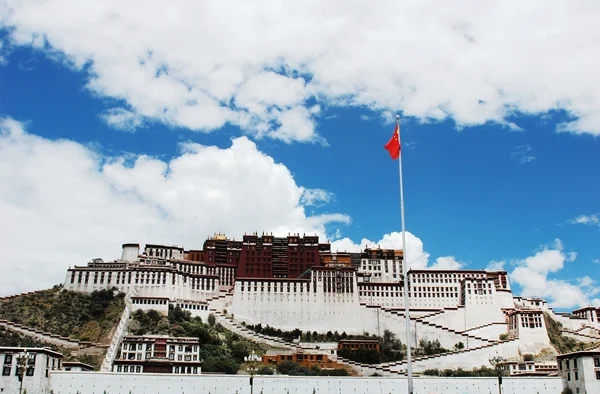 Палац Потала в Лхасі, Тибет — стокове фото