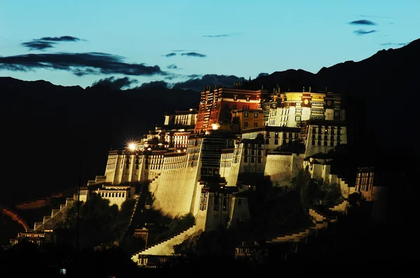 Nattscener av potala palace — Stockfoto