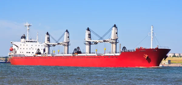 Czerwony statek — Zdjęcie stockowe