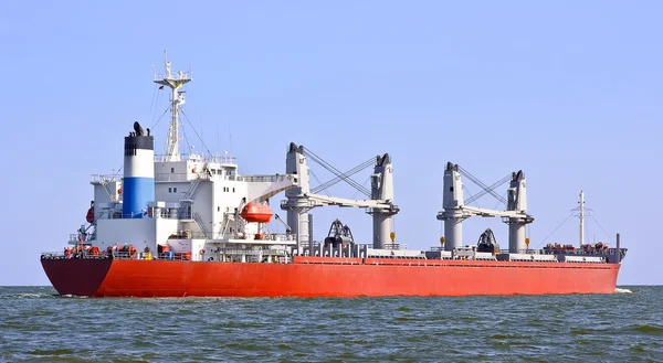 Rode vrachtschip Stockfoto