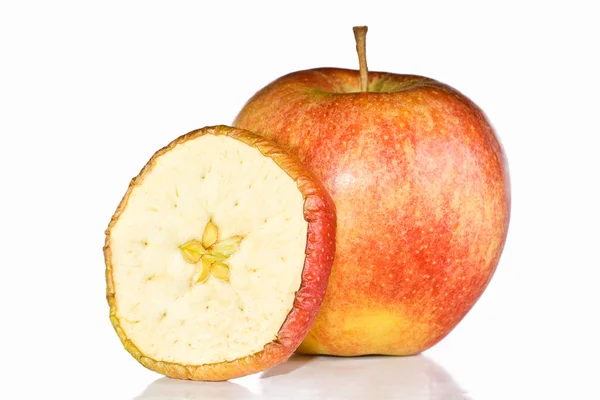 Rött äpple och torkad frukt. Stockfoto