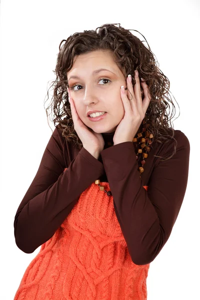 Retrato de uma jovem excitada segurando seu rosto aga. Isolado em branco — Fotografia de Stock