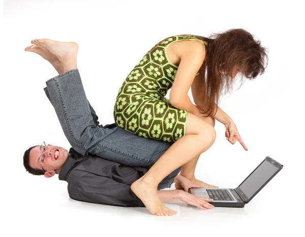 Хлопець і дівчина з ноутбуком — стокове фото