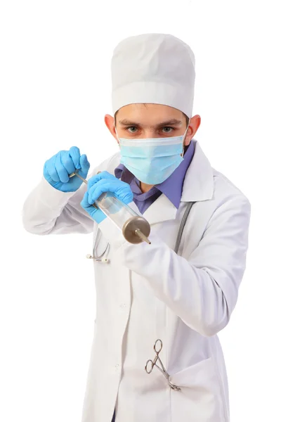Doktor büyük şırınga ile maskeli — Stok fotoğraf