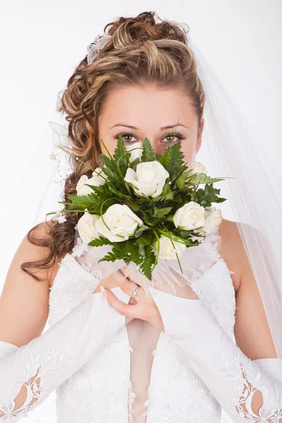 Retrato de uma jovem noiva — Fotografia de Stock
