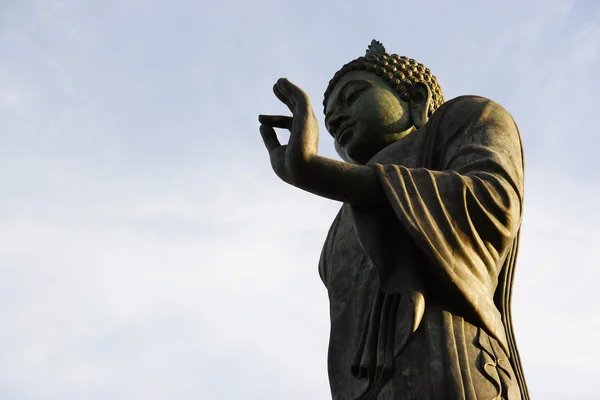Stehende Buddha-Statue — Stockfoto