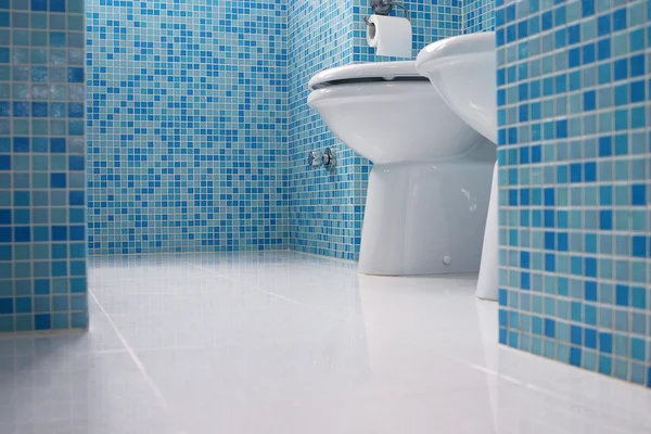 Banheiro azul — Fotografia de Stock