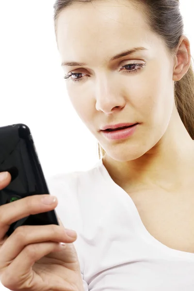 Junge Frau mit Smartphone auf weißem Hintergrund Studio — Stockfoto