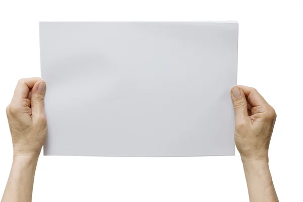 Manos sosteniendo una hoja blanca de papel — Foto de Stock