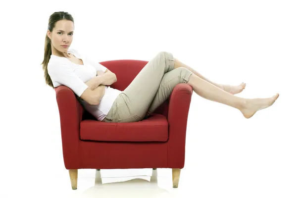 Junge Frau Sitzt Auf Einem Stuhl Auf Weißem Hintergrund Studio — Stockfoto