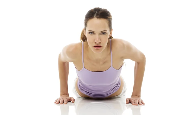 Jonge vrouw beoefenen van yoga op witte achtergrond studio — Stockfoto