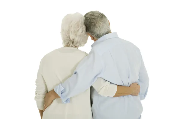 Glad äldre par omfamnade bakifrån — Stockfoto
