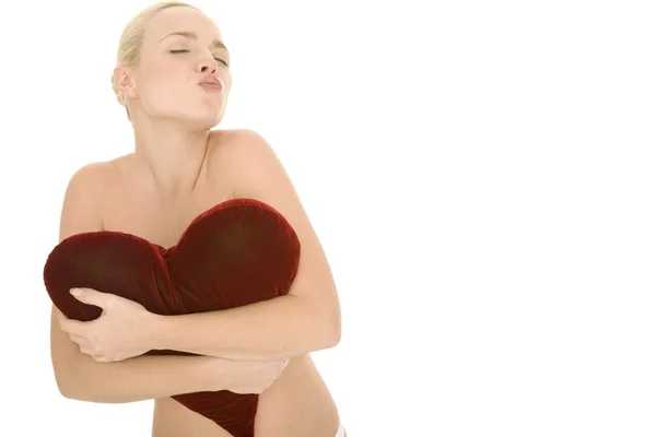 Nahá žena s srdce tvarovaný polštář — Stock fotografie