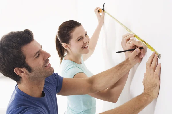 stock image Couple takes measures in new home