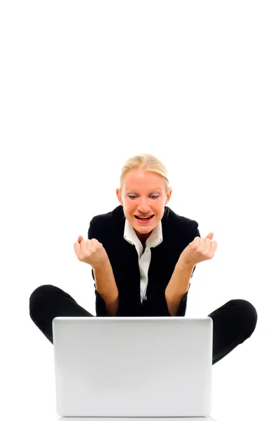 Lapto を床に座っている若い白人女性実業家の肖像画 ロイヤリティフリーのストック画像