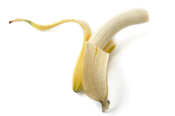 Plátano picado pelado sobre blanco . — Foto de stock © cienpies #2037738