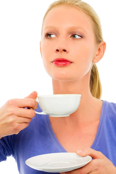 Retrato de uma jovem caucasiana tomando uma xícara de chá — Fotografia de Stock