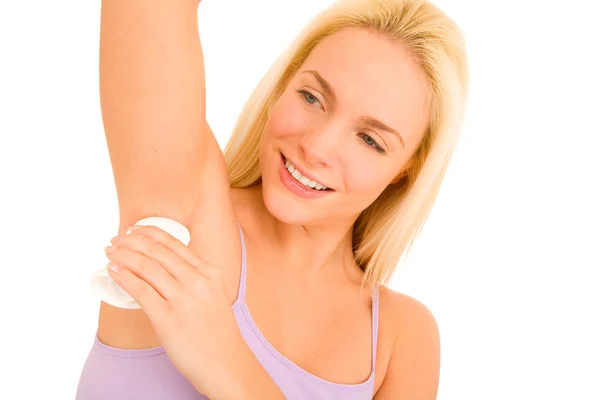 Kadın deodorant uygulamak — Stok fotoğraf