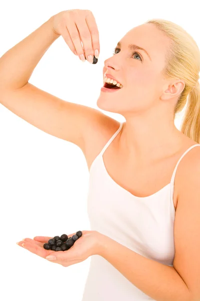 Woman eating blueberries — Stock Photo, Image