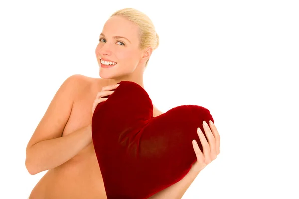 Mulher nua com travesseiro em forma de coração — Fotografia de Stock