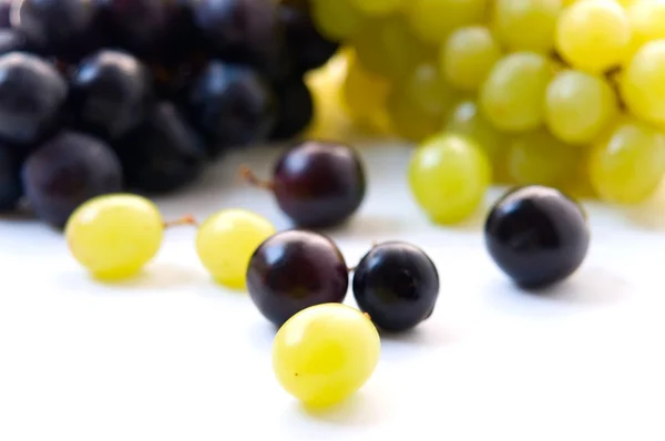 Üzüm kırmızı ve beyaz üzüm — Stok fotoğraf