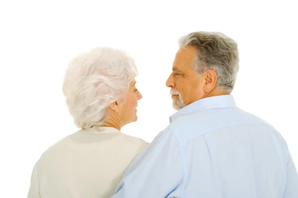 Glad äldre par omfamnade bakifrån — Stockfoto