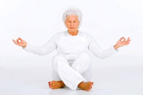 Elderly woman practicing yoga — Stock Photo, Image