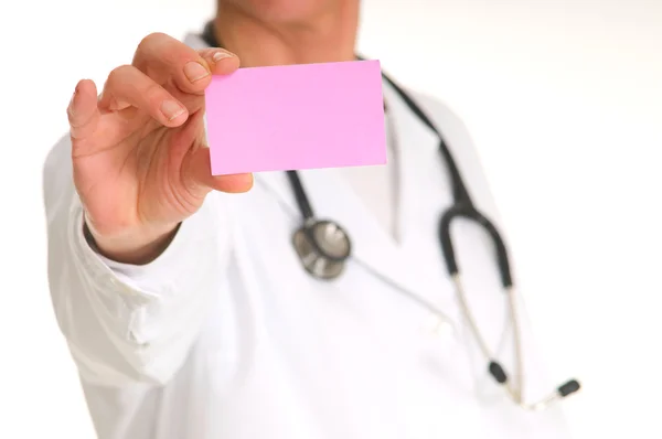 Female doctor with stethoscope holding a pink note — Stock Photo, Image